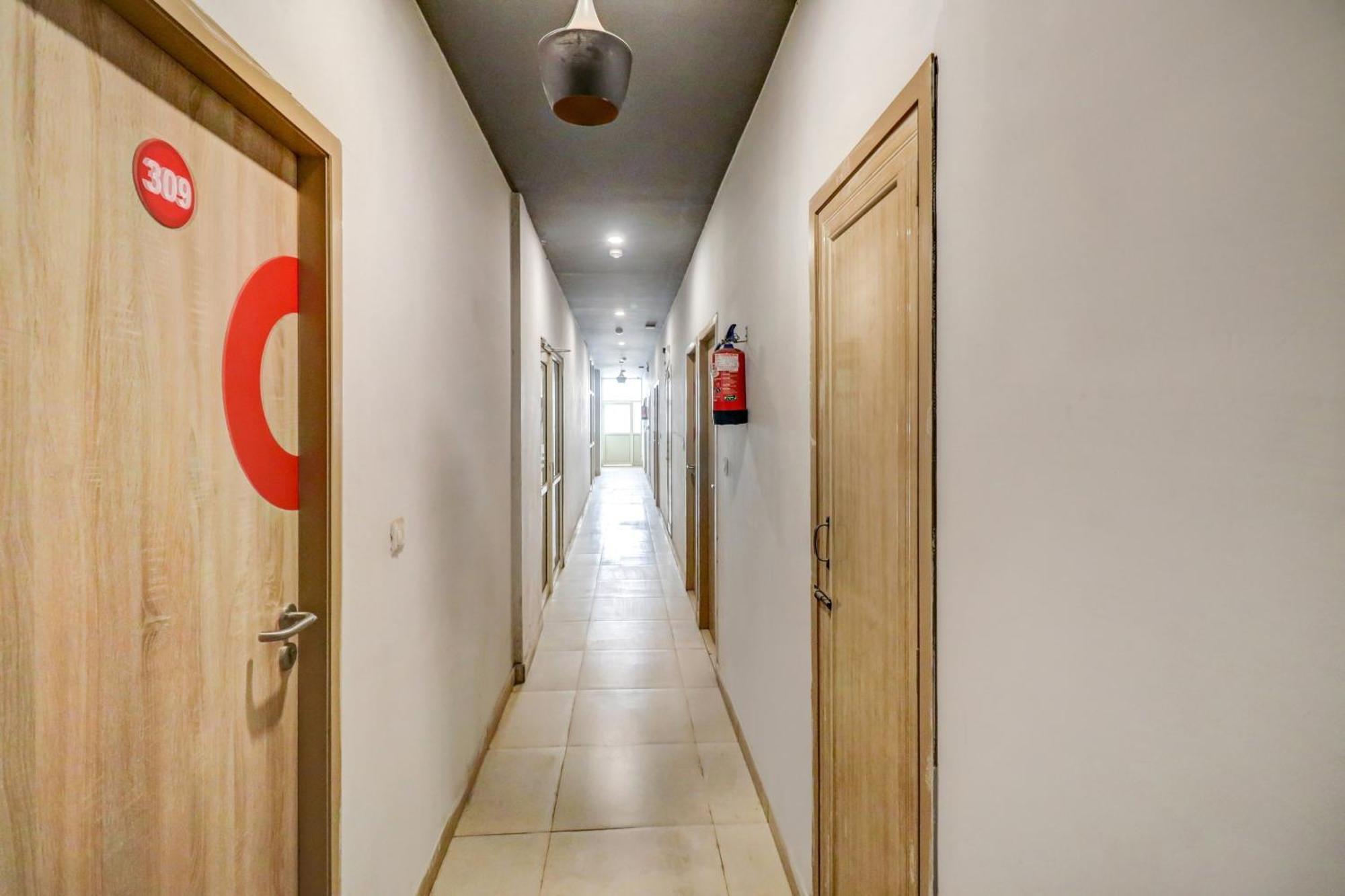 Hotel O Jps Grand Hotel Нью-Делі Екстер'єр фото